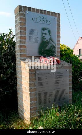 Ähnlich wie für Ledwidge und Chavasse wurde das Denkmal am 12. September 2007 auf Initiative von Piet Chielens und den Freunden des in Flandern Fields Museums enthüllt. Es enthält ein Bild von Gurney und Auszüge aus zwei seiner Gedichte. Obwohl er am 12. September 1917 einen Senfgasangriff erlitt, überlebte er den Krieg, obwohl seine letzten Tage in einer Irrenanstalt verbracht wurden. Er starb am 26. Dezember 1937. Stockfoto