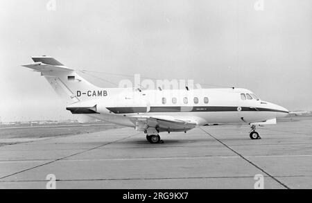 Hawker-Siddeley HS-125-3B/RA D-CAMB (msn 25157) der Mercedes Benz AG am Flughafen London Heathrow. Stockfoto