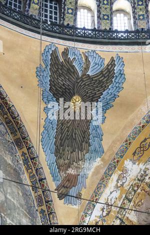 Istanbul, Türkei, Türkiye. Ein 700-jähriges Seraphim-Engel-Mosaik in Hagia Sophia, mit Gesicht übermalt nach der 2020. Umwandlung in eine Moschee. Stockfoto