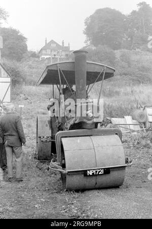 Aveling & Porter Road Roller, Regn. NP1721, Nummer 10374, Silver Cloud, in Shaftesbury. Gebaut von Aveling und Porter bei Strood im Jahr 1922, angetrieben von einer Dampfmaschine mit 4 NHP. Stockfoto