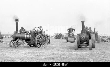 Allchin Mehrzweckmotor, Regn. FP 1259, Nummer 2146. Gebaut von WM. Allchin Ltd im Jahr 1922, angetrieben von einer 7 NHP-Einzylinder-Dampfmaschine. Auf Parade mit Ruston Hornsby General Purpose Engine 115100, Hildary do 2953 Stockfoto