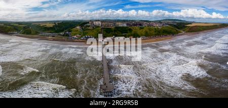 Ein Luftblick auf den Pier und die Küste von Saltburn-by-the-Sea in North Yorkshire, Großbritannien Stockfoto