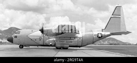 United States Coast Guard - Lockheed SC-130B-LM Hercules Nummer: (USCG)1342 (msn 282-3548) an der USCG-Station Barbers Point, Hawaii. Bestellt auf USAF-Vertrag als C-130B-LM 58-6974, aber umbenannt als R8V-1G mit USCG-Büronummer: 1342, dann SC-130B im Jahr 1962 und nacheinander HC-130g und HC-130B. MASDC AS 45002 wurde am 29. Juli 1982 der Code CF0032 neu zugewiesen und später verschrottet. Stockfoto