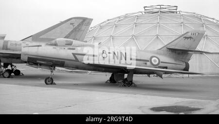 Ex Armee de Lair Francaise - Dassault Mystere IVA 245 - 8-NN im Musee de lair et de Lespace, Le Bourget, nahe Paris. Stockfoto