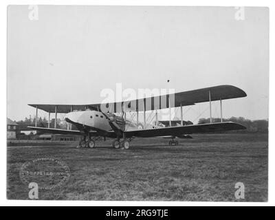 Armstrong Whitworth Awana J6860. Die Awana wurde als Reaktion auf die Spezifikation des Luftfahrtministeriums 5/20 für eine zweimotorige Truppe mit einem Flugzeug entworfen, die 25 voll ausgestattete Truppen über eine Entfernung von 400 Meilen transportieren kann und in der Lage ist, auf unebenem Gelände zu landen. Weitere Anforderungen sind klappbare Flügel und die Fähigkeit, mit einem Triebwerk zu fliegen. Stockfoto