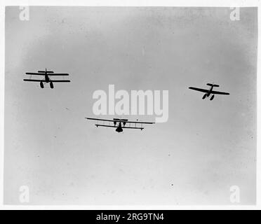 United States Navy - Curtiss/Naval Aircraft Factory F-5L, Curtiss CS und Martin MO in Formation. Stockfoto