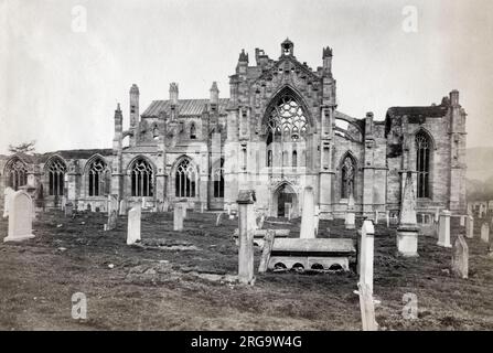 St. Mary's Abbey, Melrose, Roxburghshire, an der schottischen Grenze - ein teilweise zerstörtes Kloster der Zisterzienserordnung Stockfoto