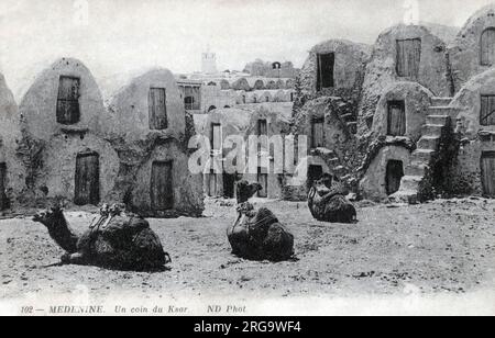 Der gut erhaltene Ksar (befestigter Getreidespeicher) in Medenine, Tunesien. Erbaut von der Ouergherma-Föderation im 17.. Jahrhundert nach der Entscheidung, die Bergfestung Ghomrassen zu verlassen und die Autorität über die Ebenen zu behaupten. Der Ksar wurde für Drehorte für Star Wars: Episode I – The Phantom Menace (1999) verwendet. Stockfoto