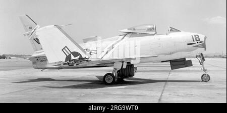 United States Marine Corps - North American FJ-4B Fury 143497 (Einheitencode 'WP', Rufzeichen '18') von VMA-223 in Marine Corps Air Station El Toro, aber abgeschrieben am 27. Mai 1959 bei einem Unfall. Stockfoto