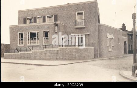 Foto: Marlborough Arms, Old Kent Road, London. Die Hauptseite des Aufdrucks (hier abgebildet) zeigt: Gesicht auf den Pub. Auf der Rückseite des Aufdrucks (auf Anfrage erhältlich) finden Sie Details: Nichts für die Marlborough Arms, Old Kent Road, London SE1 5JU. Seit Juli 2018 . Die Site ist jetzt ein Wohnblock Stockfoto