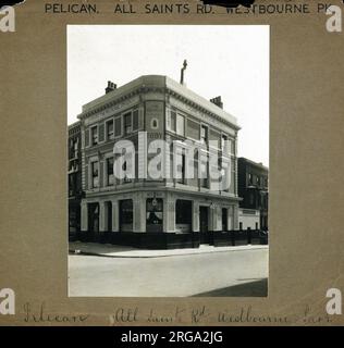 Foto von Pelican PH, Westbourne Park, London. Die Hauptseite des Aufdrucks (hier abgebildet) zeigt: Ecke auf der Ansicht des Pubs. Auf der Rückseite des Aufdrucks (auf Anfrage erhältlich) finden Sie Details: Nichts für das Pelican, Westbourne Park, London W11 1HE. Seit Juli 2018 . Umbenannt in „Red Lemon“, jetzt „Italian Job“. Teilweise unterstützt von den in Parma ansässigen Brauereien Birrificio del Ducato, zusammen mit zwei weiteren italienischen Partnern, die Erfahrung im Gastronomiehandel haben. Stockfoto