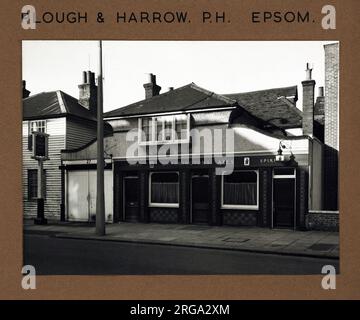 Foto: Plough & Harrow PH, Epsom, Surrey. Die Hauptseite des Aufdrucks (hier abgebildet) zeigt: Die rechte Seite des Pubs. Details auf der Rückseite des Aufdrucks (auf Anfrage erhältlich): Nichts für Plough & Harrow, Epsom, Surrey KT17 1BD. Seit Juli 2018 . Jetzt ein Restaurant 'Los Amigos' Stockfoto