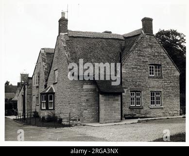 Foto des Red Lion Inn, Babcary, in der Nähe von Somerton, Somerset. Die Hauptseite des Aufdrucks (hier abgebildet) zeigt: Ecke auf der Ansicht des Pubs. Stockfoto