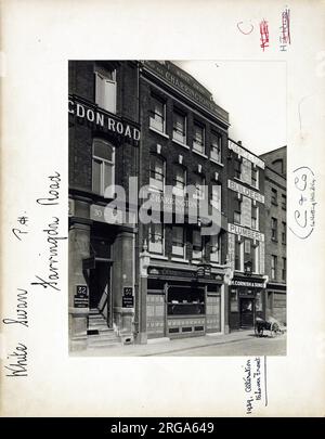 Foto von White Swan PH, Clerkenwell, London. Die Hauptseite des Aufdrucks (hier abgebildet) zeigt: Linke Seite in der Ansicht des Pubs. Auf der Rückseite des Aufdrucks (auf Anfrage erhältlich) ist Folgendes angegeben: Trading Record 1929 . 1961 für den Weißen Schwan, Clerkenwell, London EC1R 3AU. Seit Juli 2018 . Umbenannt In City Pride. Fullers Pub Stockfoto