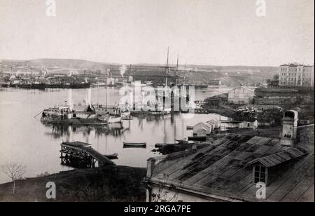 Vintage 19. Jahrhundert Foto: Blick auf den Hafen bei Sebastopol Sewastopol, Krim Stockfoto