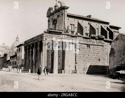 Vintage späten 19. Jahrhundert Fotografie - der Tempel des Antoninus und Faustina ist ein alter römischer Tempel in Rom Stockfoto