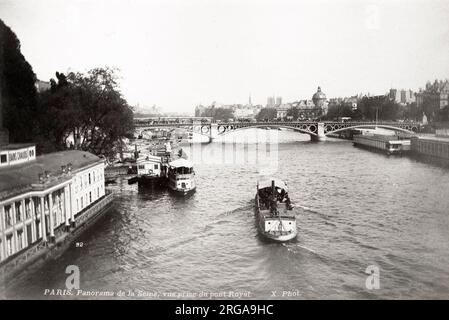 Foto des 19. Jahrhunderts - Blick entlang der seine, Paris, Frankreich, aufgenommen vom Pont Royal. Stockfoto