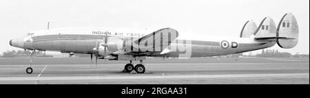 Indian Air Force - Lockheed L-1049G Super Constellation BG579 'D' von 6 Staffel IAF, auf der RAF Northolt. Die Indian Air Force erwarb neun 1049G Super Connies von Air India Stockfoto