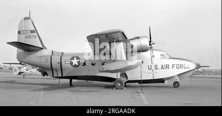 United States Air Force - Grumman SA-16A Albatross 51-0070 (msn 149) des Military Air Transport Service (MATS) später wurde 51-070 in SA-16B und dann in SA-16B - ASW (Modell G-251) umgebaut, als Prototyp für die MDAP-Lieferung an andere Luftwaffen als Ant-Submarine Patrol-Flugzeuge. 1962 erneut als HU-16B benannt und an die Royal Norwegian Air Force (Luftforsvaret) als 10070 ausgeliefert, mit KK-H. Nach der Rückkehr an die US-Kontrolle wurde es 1970 unter MAP an die Royal Hellenic Air Force (später Hellenic Air Force) als 510070 geliefert. Notiert in Elefsis im September 2005 erhalten. Stockfoto
