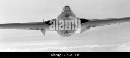 De Havilland DH.100 Vampire F Mk.1 TG/278 (5. Produktion F Mk.1), geflogen von Geoffrey de Havilland Jr., ca. August 1945. Stockfoto