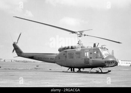 United States Army - Bell UH-1H-BF Iroquois 74-22436 (msn 13760), am 14. Juli 1980 im RAF Turnhouse/Flughafen Edinburgh. (Im März 2003 im Lager im AMCOM/Dynacorp-Werk in Temple/Draughton-Miller RAP, TX.) Stockfoto