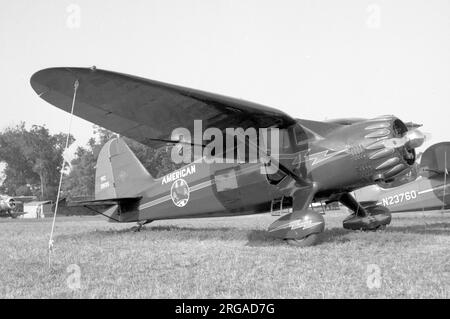 Stinson SR-10G NC21135 (msn 5903) von American Airways ca1980. Zurzeit im Virginia Aviation Museum, Richmond International Airport, Richmond, VA, ausgestellt. Stockfoto