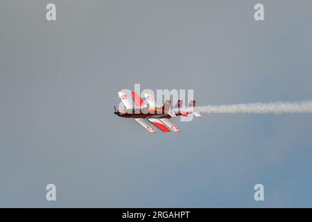Speck-Fehraltorf, Zürich, Schweiz, 1. Juli 2023 Pilatus PC-7 Flugzeugvorführungen während einer Flugschau Stockfoto