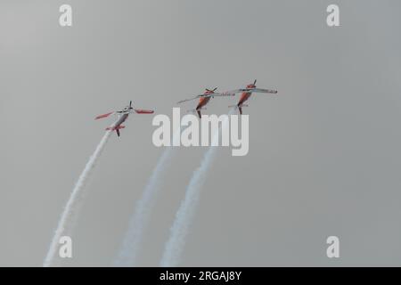 Speck-Fehraltorf, Zürich, Schweiz, 1. Juli 2023 Pilatus PC-7 Flugzeugvorführungen während einer Flugschau Stockfoto