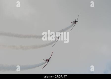 Speck-Fehraltorf, Zürich, Schweiz, 1. Juli 2023 Pilatus PC-7 Flugzeugvorführungen während einer Flugschau Stockfoto