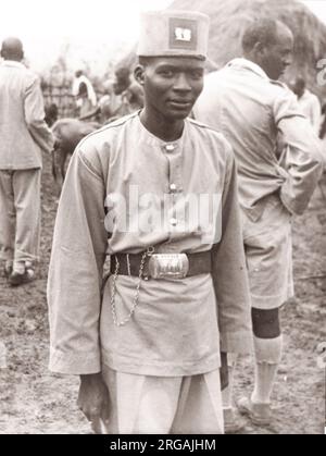 1940s Ostafrika - Uganda - ein Polizist-Foto eines britischen Armeeanwärters, der während des Zweiten Weltkriegs in Ostafrika und im Nahen Osten stationiert war Stockfoto