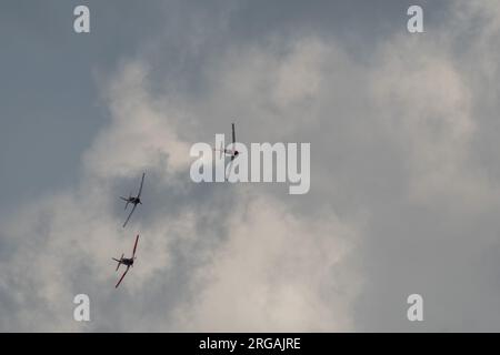 Speck-Fehraltorf, Zürich, Schweiz, 1. Juli 2023 Pilatus PC-7 Flugzeugvorführungen während einer Flugschau Stockfoto