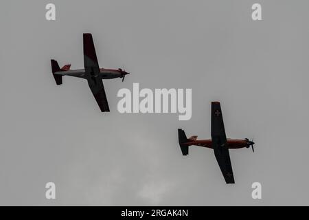 Speck-Fehraltorf, Zürich, Schweiz, 1. Juli 2023 Pilatus PC-7 Flugzeugvorführungen während einer Flugschau Stockfoto