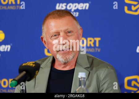 München, Deutschland, 08., August 2023. Sportdeutschland.TV. Pressekonferenz mit Bjoern Beinhauer (CEO) und dem Kommentarteam des On-Air-Teams für die bevorstehenden US Open 2023 Tennis Championships in New York, Boris Becker, Antonia Wisgickl, Matthias Stach und Marcel Meinert Dienstag, den 8. August 2023. © Juergen Hasenkopf / Alamy Live News Stockfoto