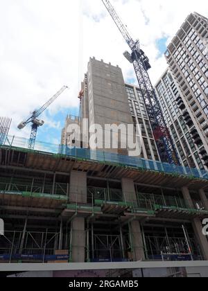 Neue Wohnungen am Southbank Place in London werden derzeit gebaut Stockfoto