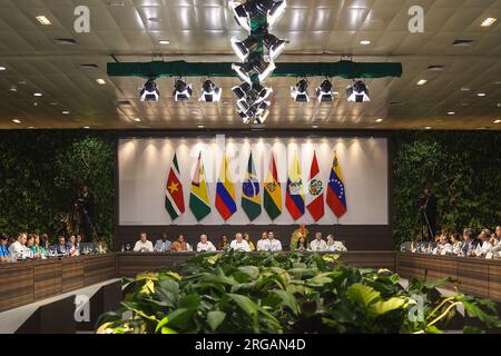 Belem, Brasilien. 08. Aug. 2023. Die Staats- und Regierungschefs der südamerikanischen Amazonasländer nehmen an der Eröffnung eines gemeinsamen Gipfels Teil, auf dem Umweltschutz und nachhaltige wirtschaftliche Entwicklung in Einklang gebracht werden sollen. Kredit: Filipe Bispo/dpa/Alamy Live News Stockfoto