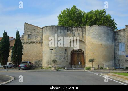Historisches Stadttor Porte de la Condamine mit zwei Türmen, Tarascon, Bouches-du-Rhône, Provence, Frankreich Stockfoto