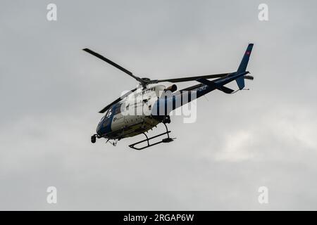 Speck-Fehraltorf, Zürich, Schweiz, 1. Juli 2023 HB-ZKZ Police Eurocopter AS350-B3 während einer Flugschau Stockfoto