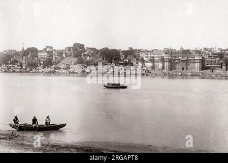 Benares (Varanasi), von der anderen Seite des Ganges, Indien, c 1880 Stockfoto