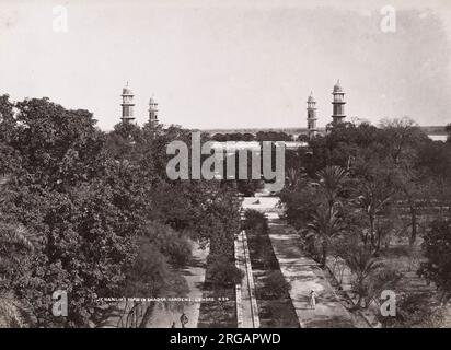Vintage 19. Jahrhundert Foto: Das Grab von Jahangir ist ein Mausoleum aus dem 17. Jahrhundert, Lahore, Indien, jetzt Pakistan. Samuel Bourne Foto. Stockfoto