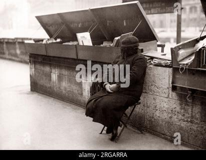 Bücher Verkaufen entlang dem Fluss Seine in der kalten, Paris, Frankreich, 1930 Stockfoto