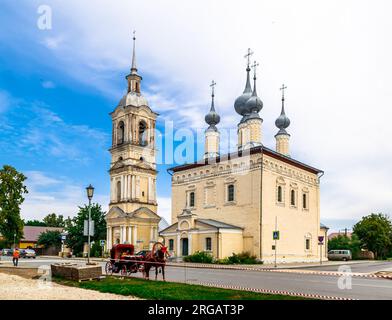 Suzdal, Oblast Wladimir, Russland - 5. Juli 2023: Kirche der Smolensker Ikone der Mutter Gottes. Stockfoto