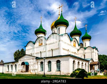 Transfigurationskathedrale des Klosters Spaso-Evfimiev (Heiliger Euthymius) in Suzdal, ein gut erhaltenes altes russisches Stadtmuseum. Stockfoto