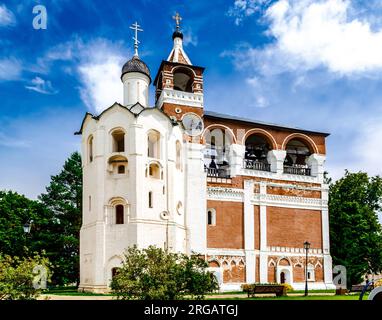 Suzdal, Russland. Kloster Spaso-Evfimiev - Männliches Kloster. Glockenturm der Geburt von St. John der Täufer Stockfoto