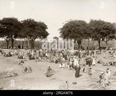 Vintage 19. Jahrhundert Foto: Street Market Kasr el Nil, Qasr al-Nil, Kairo, Ägypten, Bild c.1890, Bonfils Studio. Stockfoto