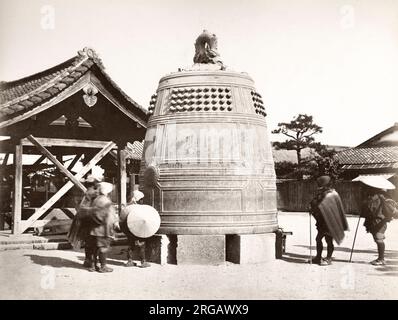 C. 1880 Japan - riesige bronzene Glocke Stockfoto