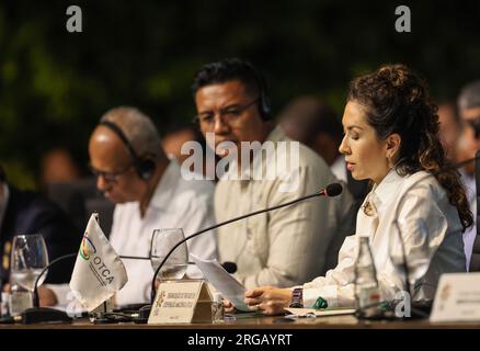 Belem, Brasilien. 08. Aug. 2023. Maria Alexandra Moreira (r), Generalsekretärin der Organisation für Zusammenarbeit mit Amazon (OTCA), spricht zu Beginn der Konferenz der Staats- und Regierungschefs der Länder des südamerikanischen Amazonas. Kredit: Filipe Bispo/dpa/Alamy Live News Stockfoto