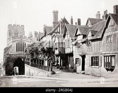 Vintage-Foto des 19. Jahrhunderts: The Lord Leycester Hospital, West Gate, Warwick, England, um 1880. Stockfoto