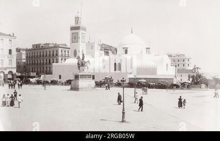 Oldtimer-Fotografie aus dem 19. Jahrhundert: DjamaÃŠÂ½a el Djedid, auch Djamaa al-Djedid, oder Jamaa El Jedid ist eine Moschee in Algier, der Hauptstadt Algeriens. Es ist auf 1660/1070 AH datiert, durch eine Inschrift über seinem Haupteingangsportal. Bild c.1890 Stockfoto