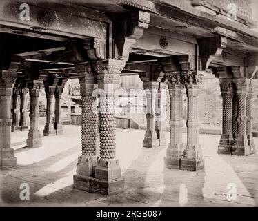 19 Vintage foto Indien - geschnitzte Säulen im Panch Mahal, Fatehpur Sikri, die von Samuel Bourne, 1860 s Stockfoto