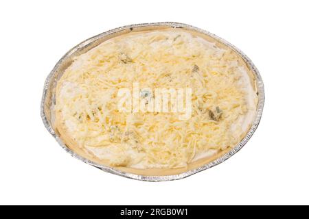 Rohe vier-Käse-Pizza, isoliert auf weißem Hintergrund. Stockfoto